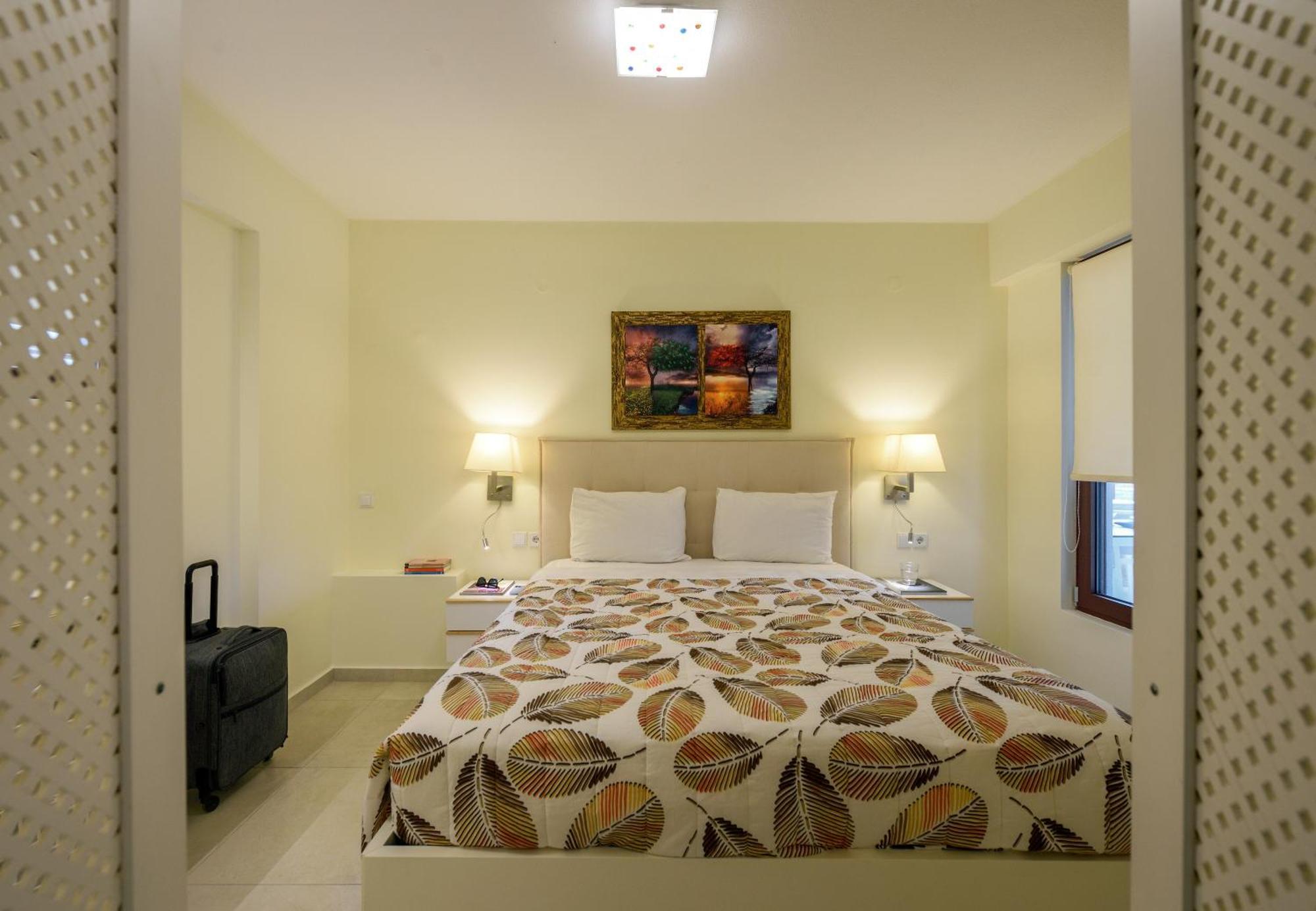 Elpiniki Luxury Apartments Nea Poteidaia Exterior photo