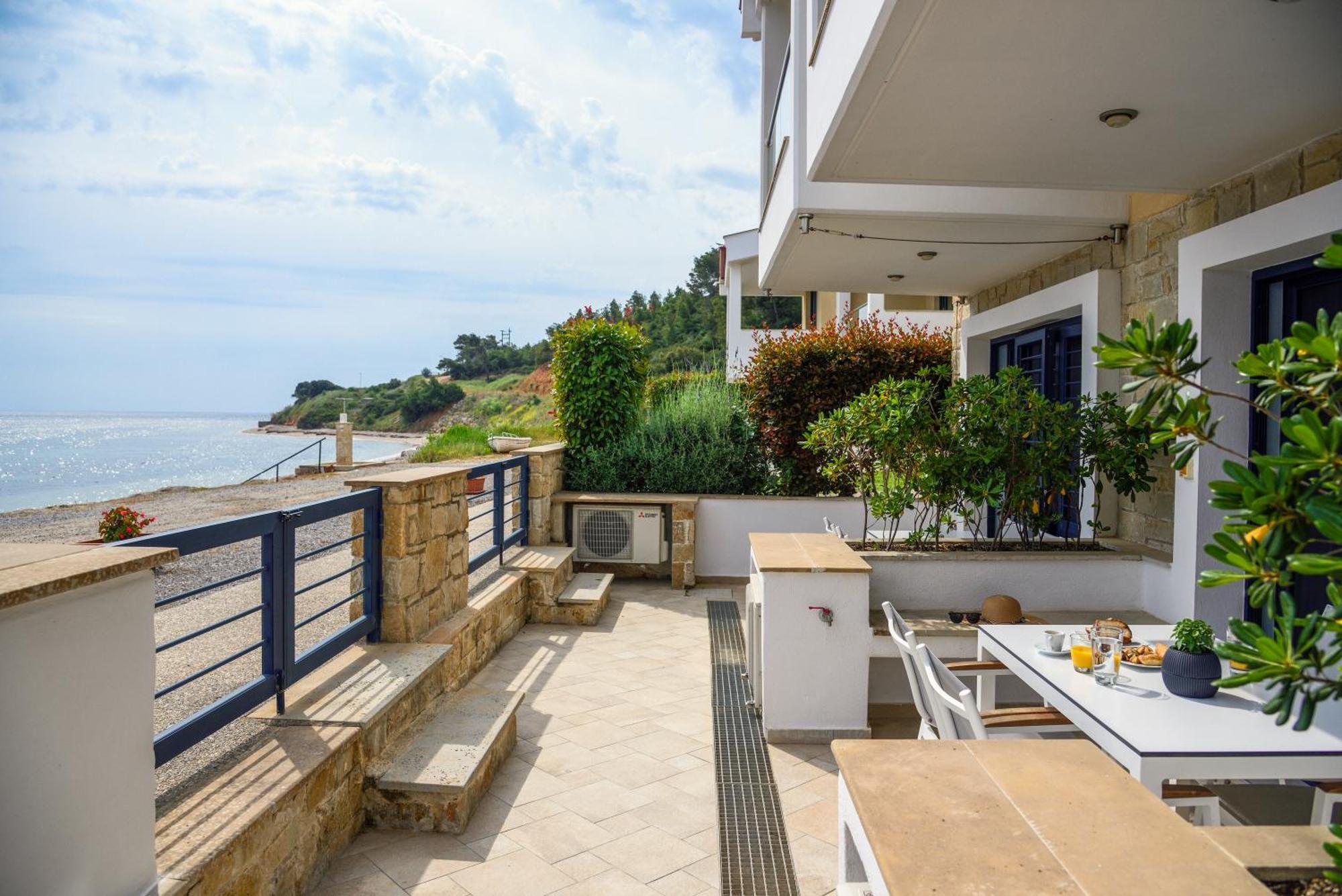 Elpiniki Luxury Apartments Nea Poteidaia Exterior photo