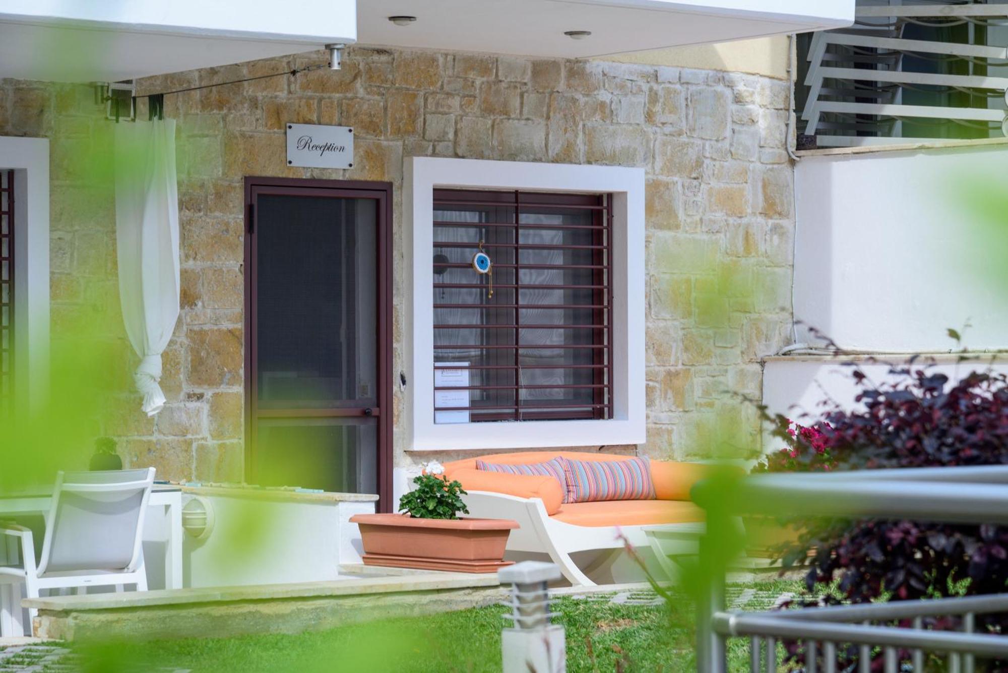 Elpiniki Luxury Apartments Nea Poteidaia Exterior photo