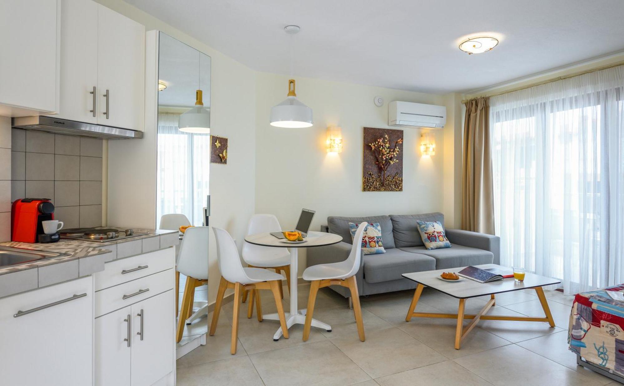 Elpiniki Luxury Apartments Nea Poteidaia Exterior photo