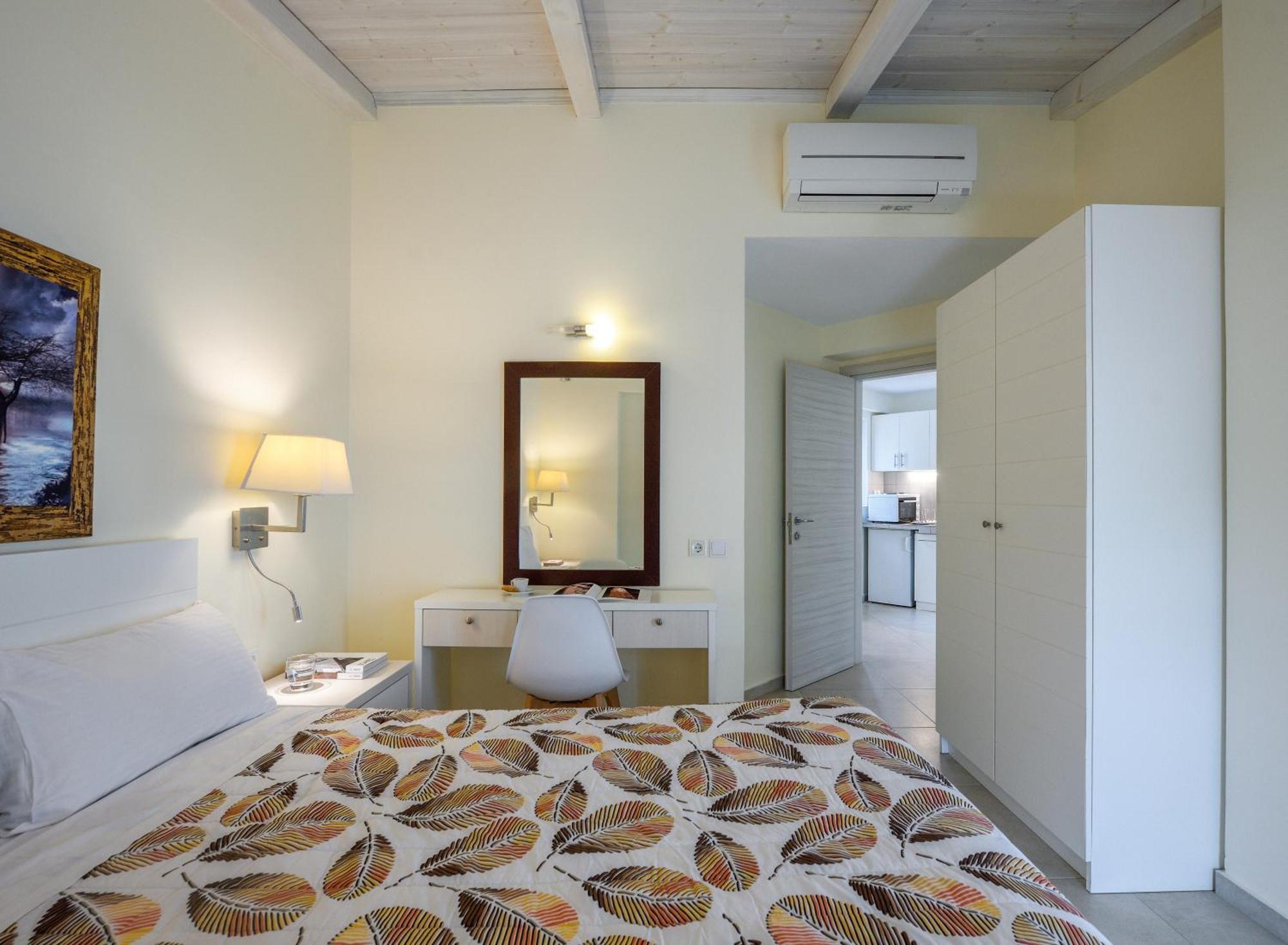 Elpiniki Luxury Apartments Nea Poteidaia Exterior photo