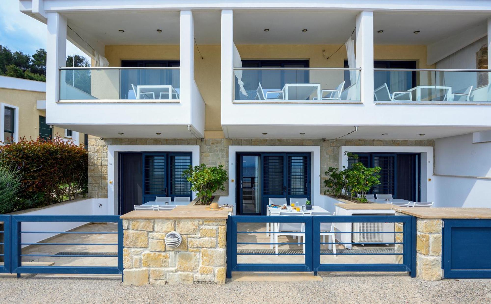 Elpiniki Luxury Apartments Nea Poteidaia Exterior photo