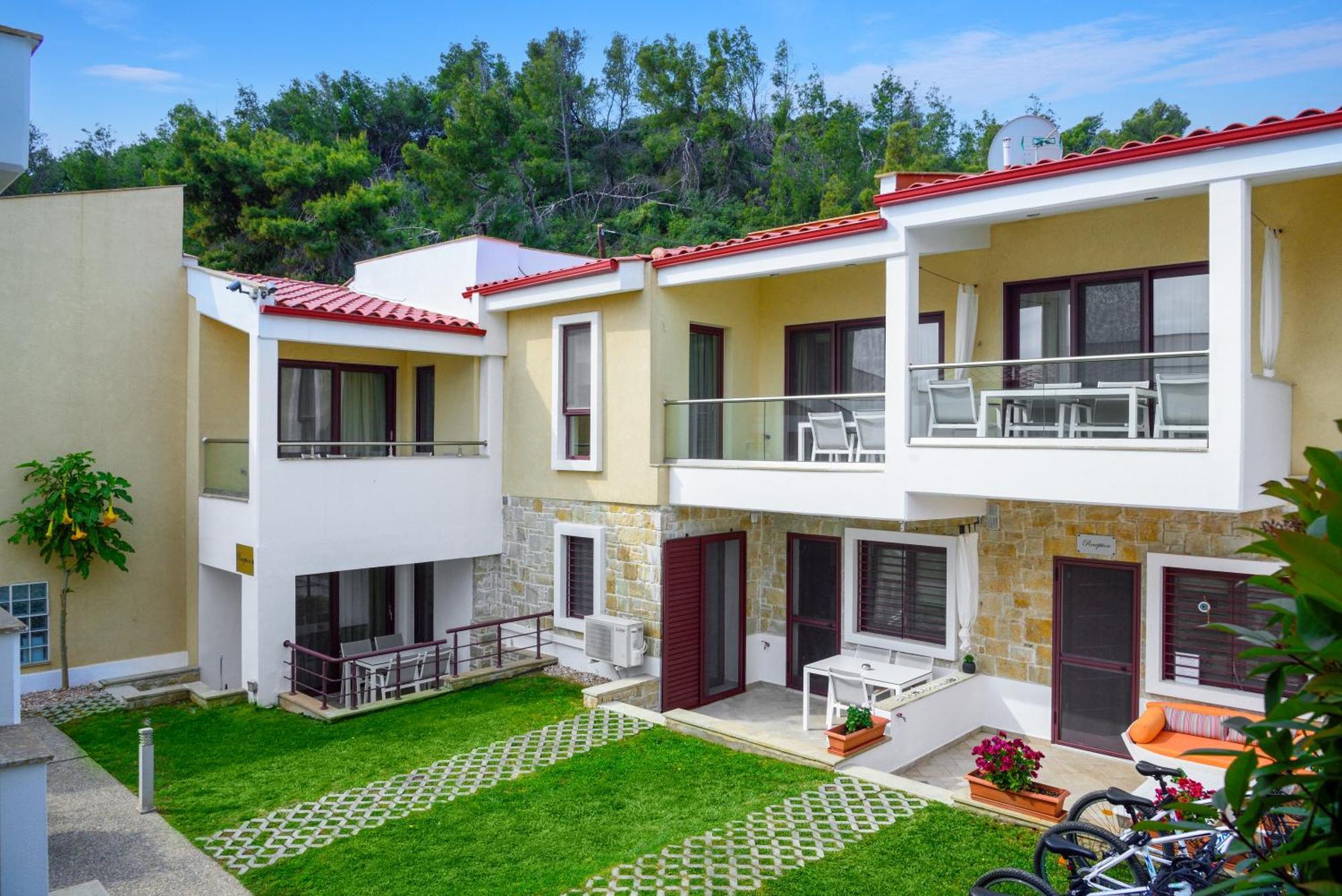 Elpiniki Luxury Apartments Nea Poteidaia Exterior photo