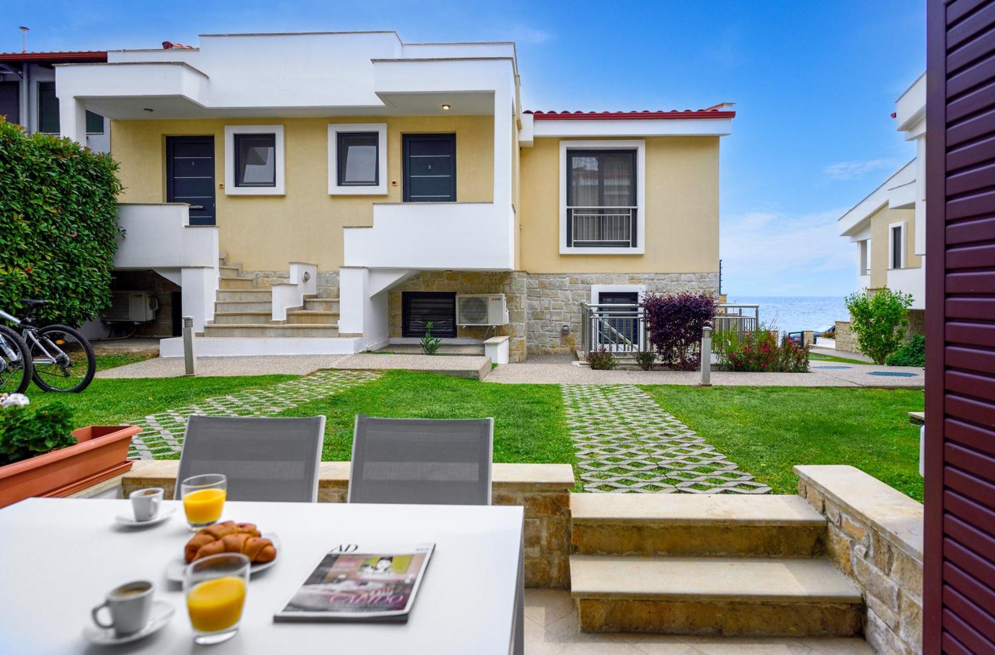 Elpiniki Luxury Apartments Nea Poteidaia Exterior photo