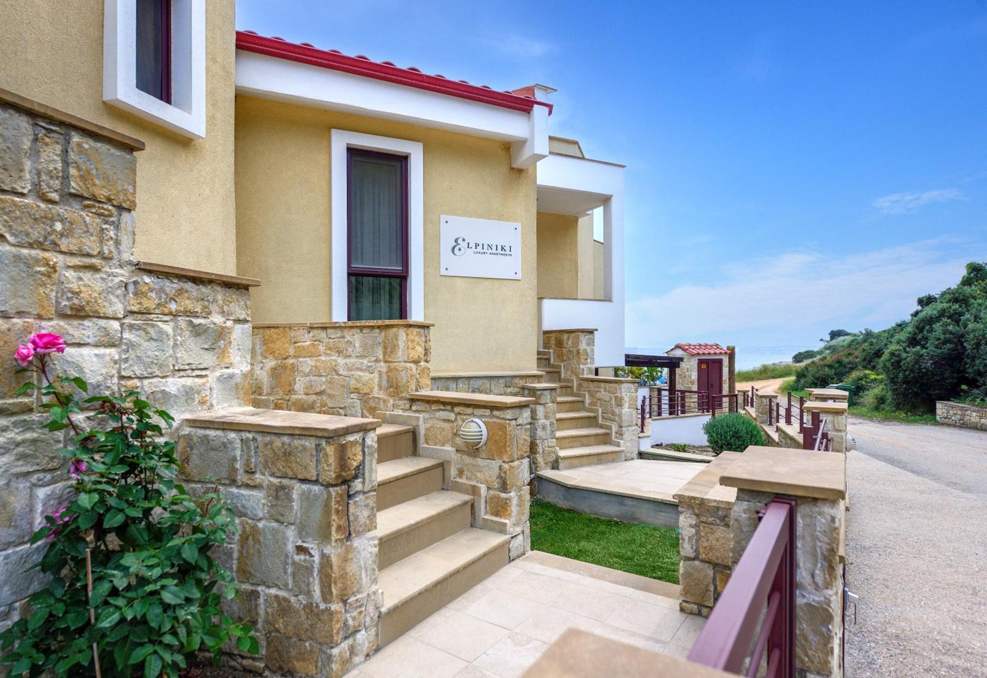 Elpiniki Luxury Apartments Nea Poteidaia Exterior photo