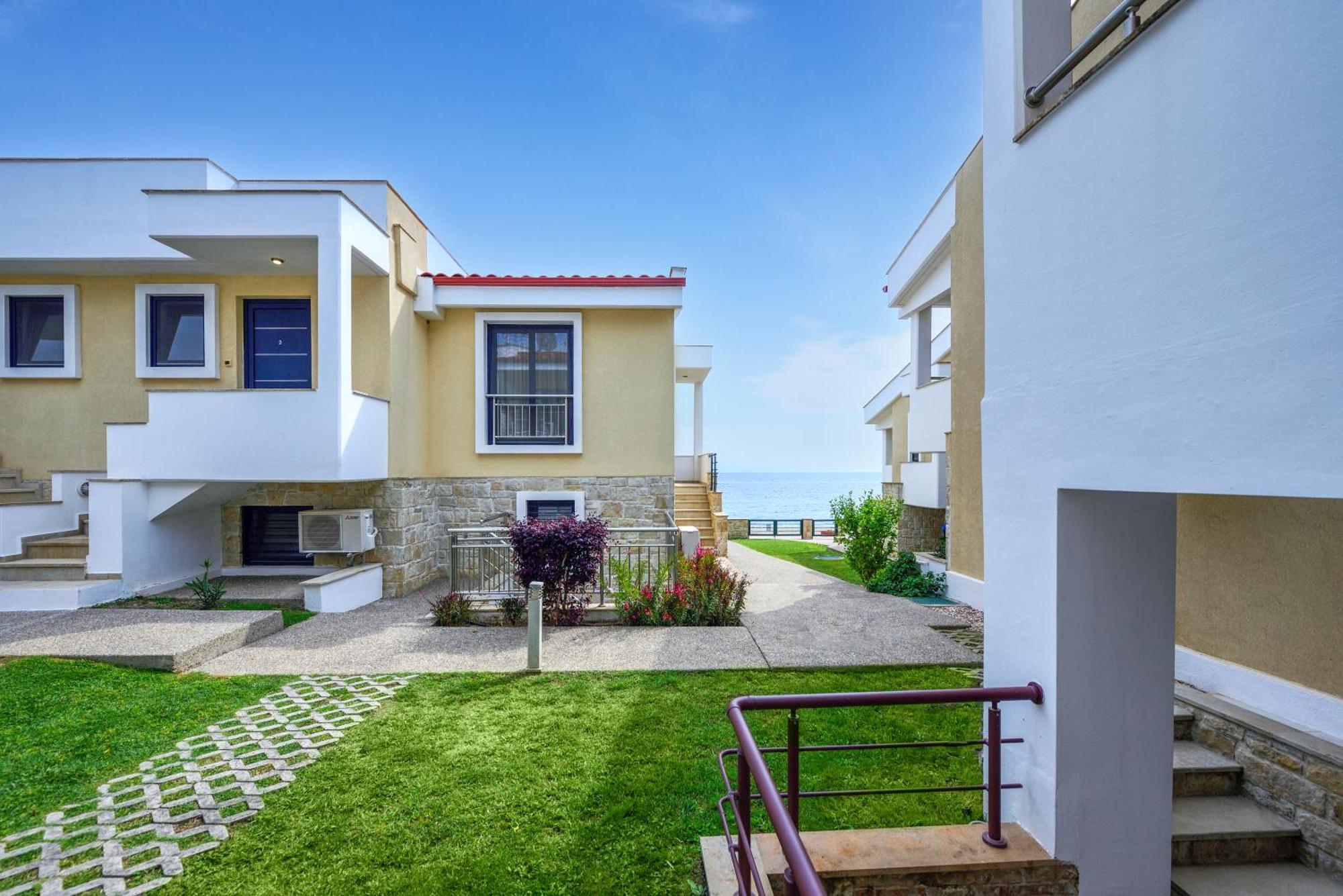 Elpiniki Luxury Apartments Nea Poteidaia Exterior photo