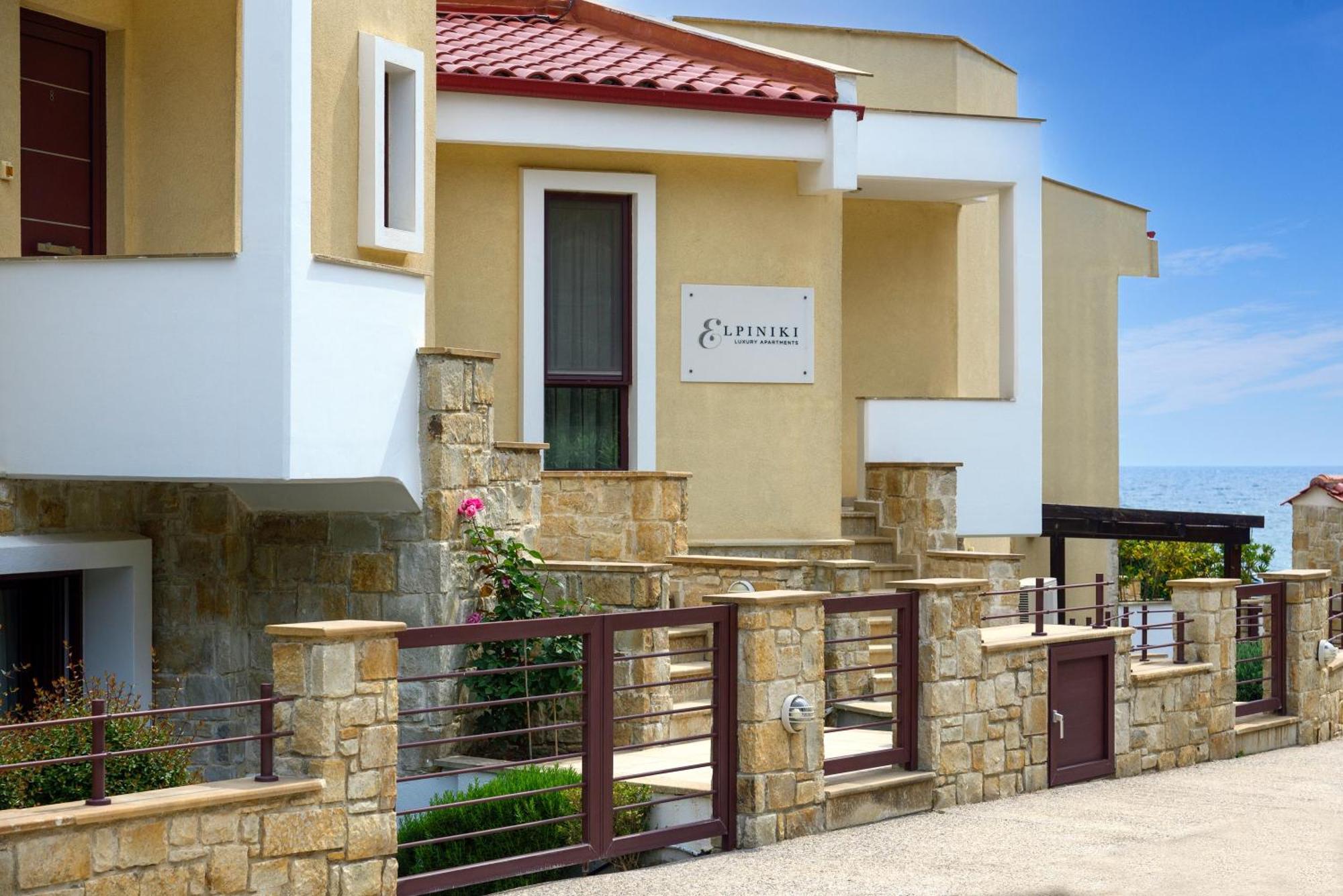 Elpiniki Luxury Apartments Nea Poteidaia Exterior photo