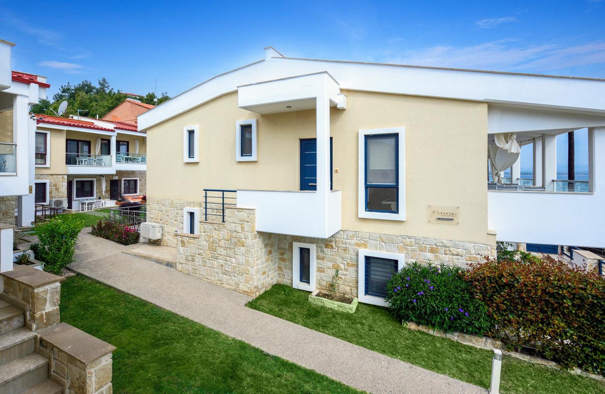 Elpiniki Luxury Apartments Nea Poteidaia Exterior photo