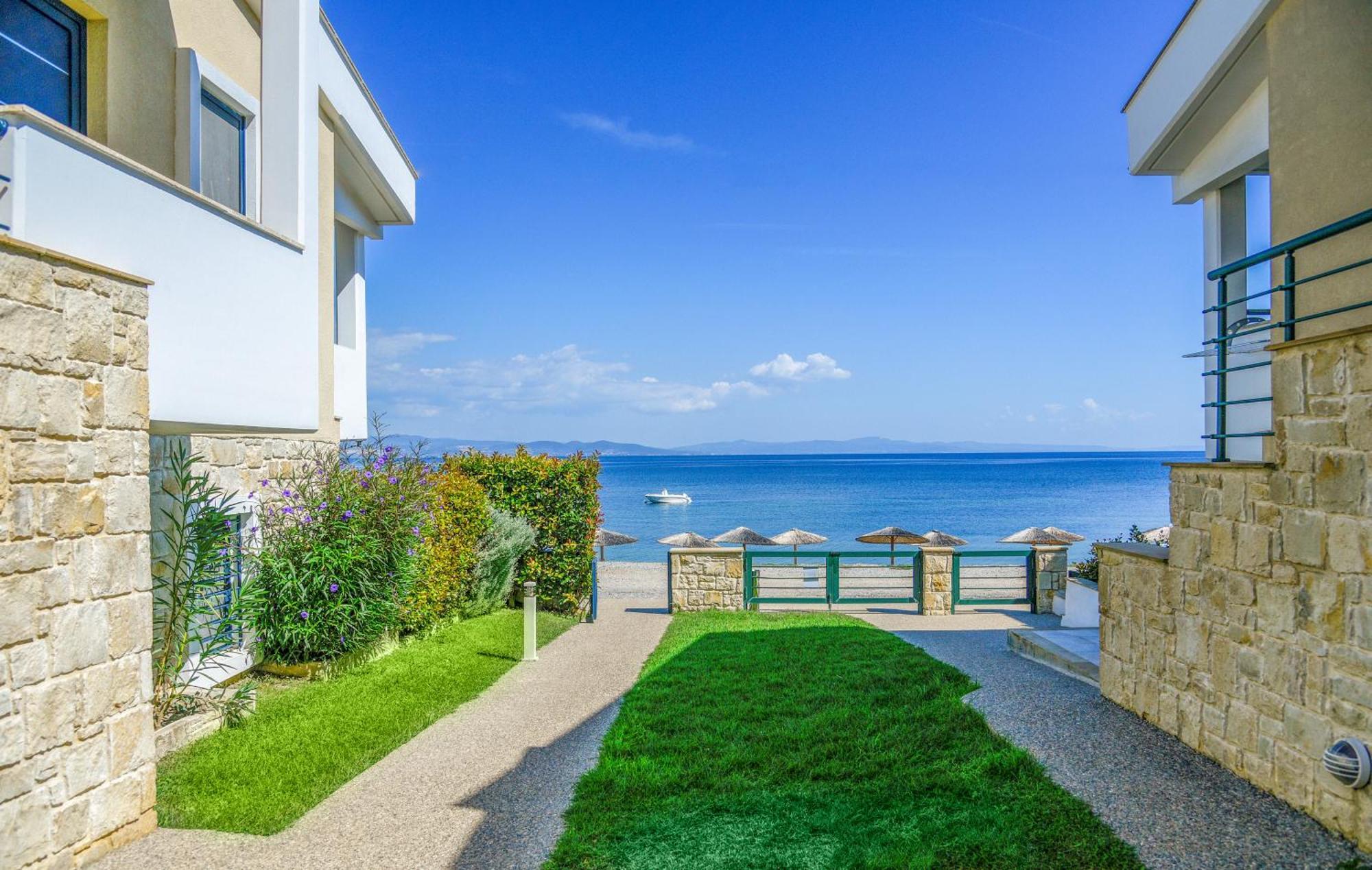 Elpiniki Luxury Apartments Nea Poteidaia Exterior photo