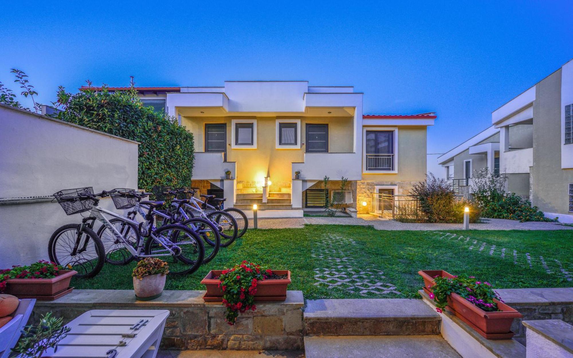 Elpiniki Luxury Apartments Nea Poteidaia Exterior photo